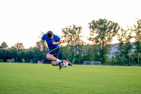 今年会 · 体育栏目服务配图（示意）